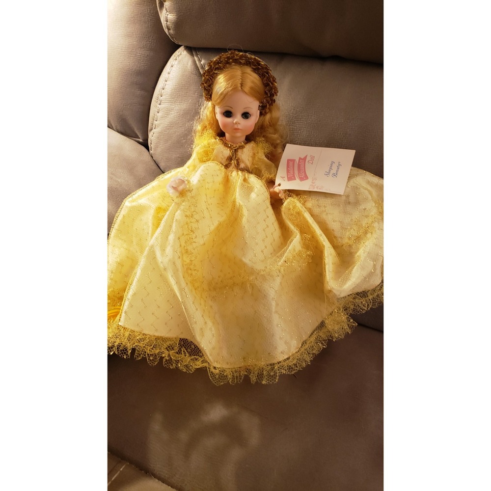 Vintage Madame Alexander 14" Sleeping Beauty Doll #1595 w/ Gold Dress *bad eyes